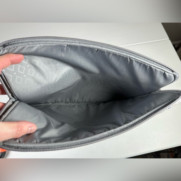 Vera Bradley Quilted Floral Computer Case - Picture 5 of 5